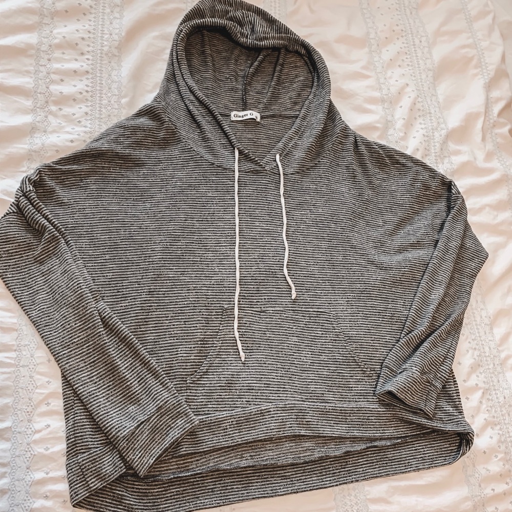 Light-weight crop top sweatshirt